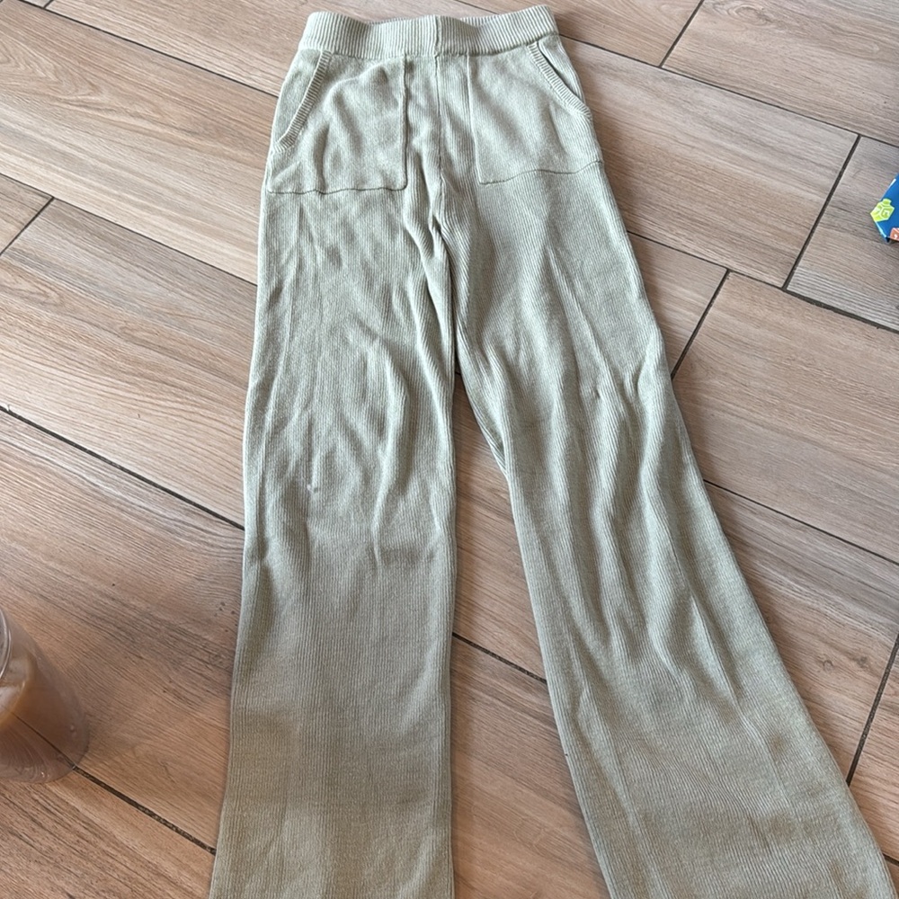 Sincerely Jules boho knit casual wear set. Xs celery green color - Picture 2 of 2